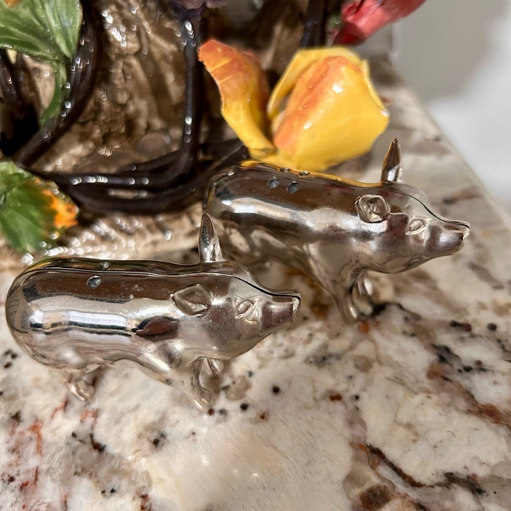 Godinger silver plate salt and pepper. Shakers pigs/hogs new